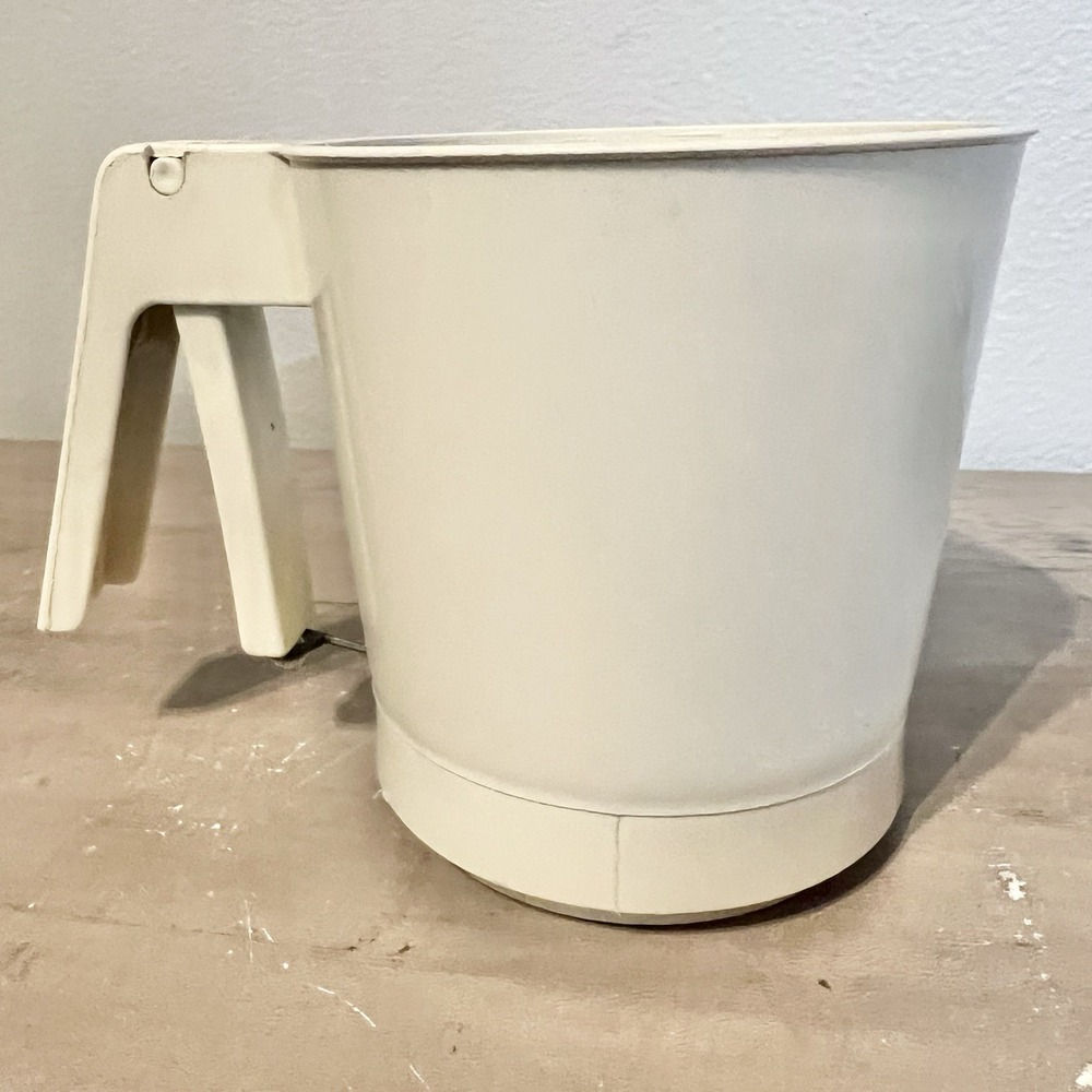 Ekco USA Vintage 3-Cup Manual Flour Sifter / Strainer Cream Plastic Hand Crank